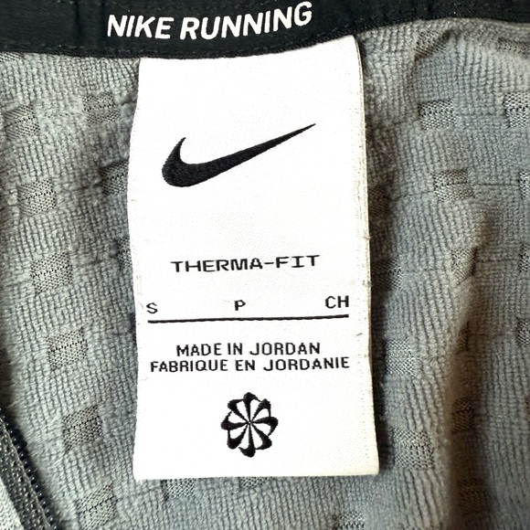 NIKE Small Women’s Light Gray Therma-Fit Pullover - Picture 5 of 5